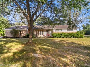 1659 Ledbury Dr, Bloomfield Hills, MI 48304