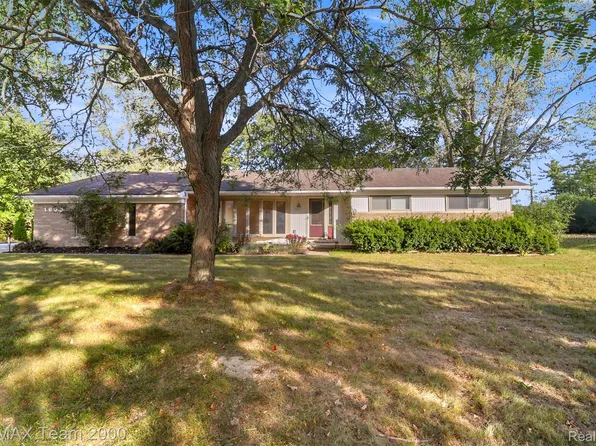 1659 Ledbury Dr, Bloomfield Hills, MI 48304