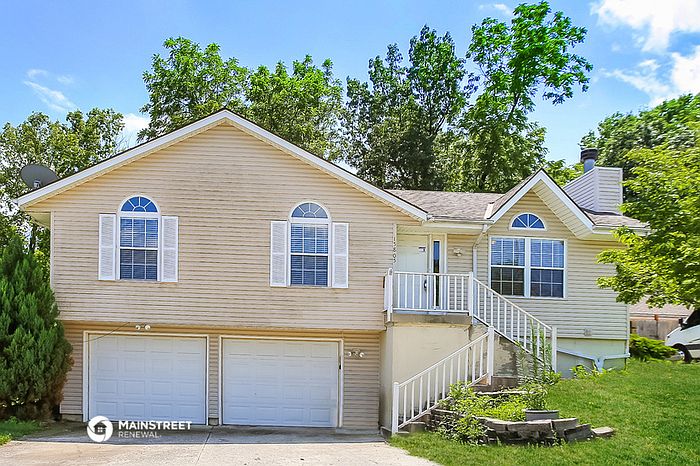 1st image of 15805 E 3rd Terrace Ct S
