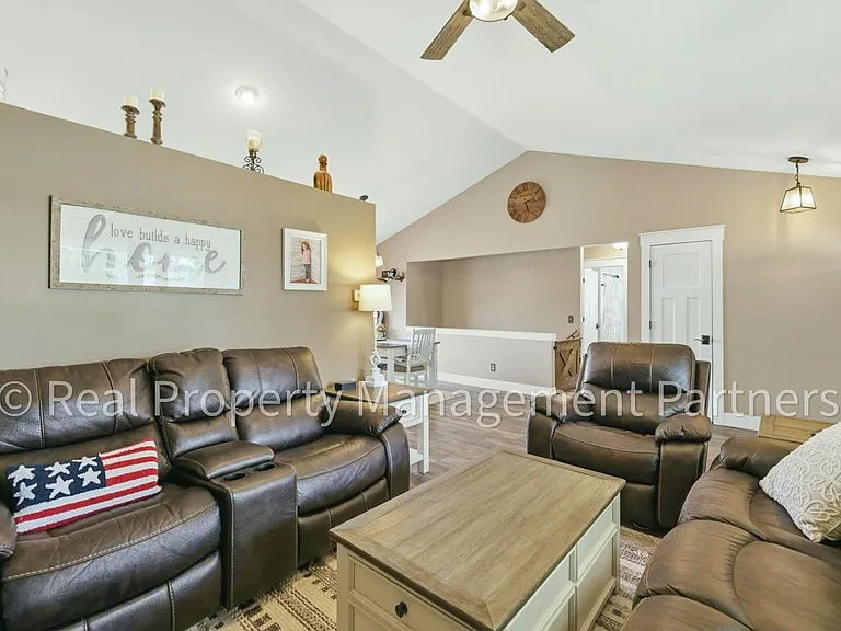 11425 Prairie Ave — Photo 8