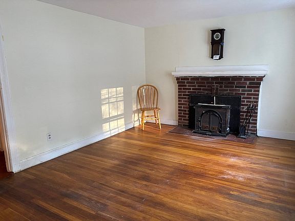 3rd image of 107 Spring St