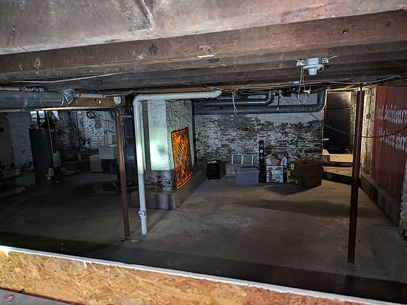 5th image of 1831 Mentor Ave