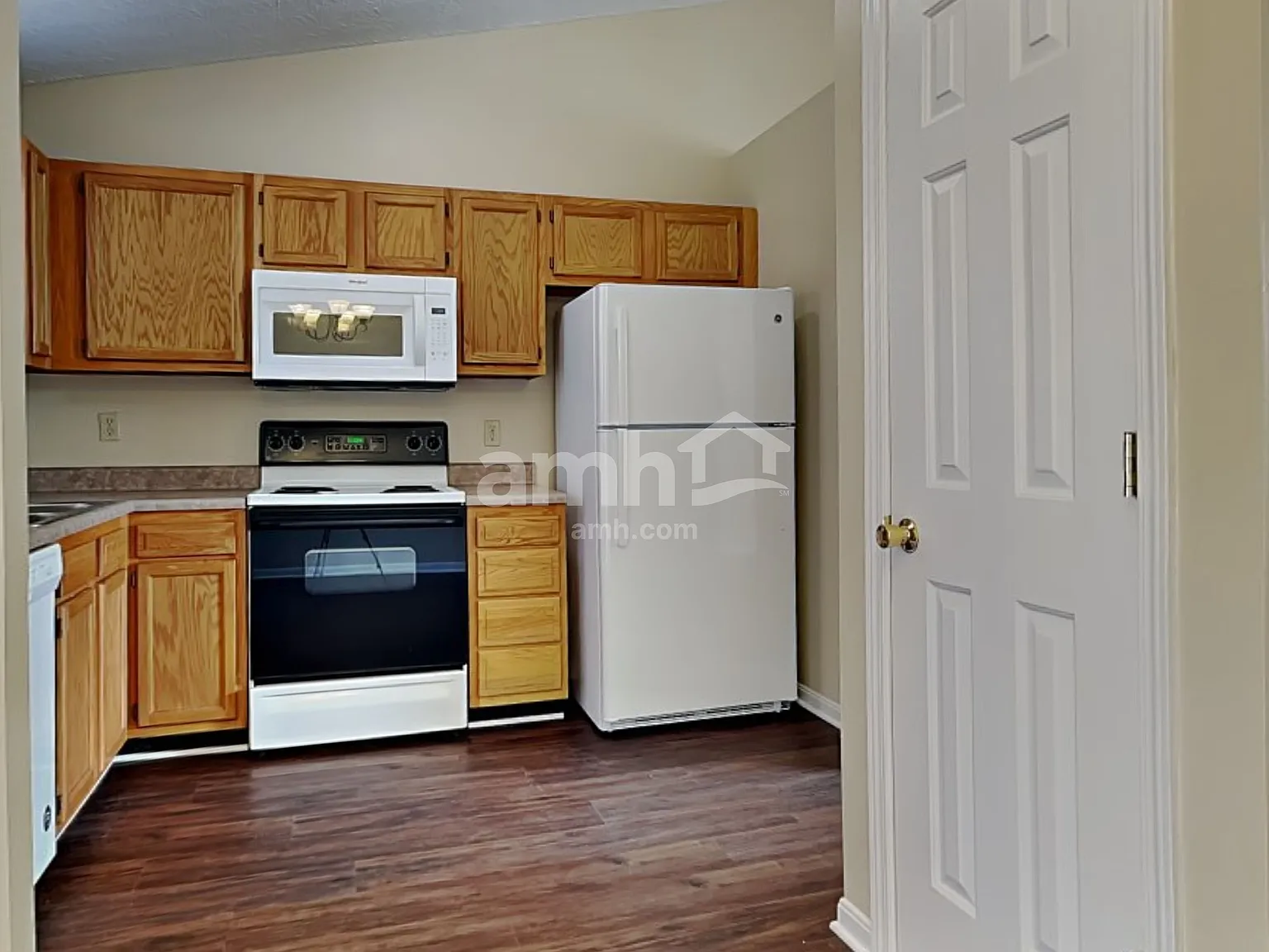 3 bed, 2.0 bath, 1568 sqft, $2,220 — Photo 3