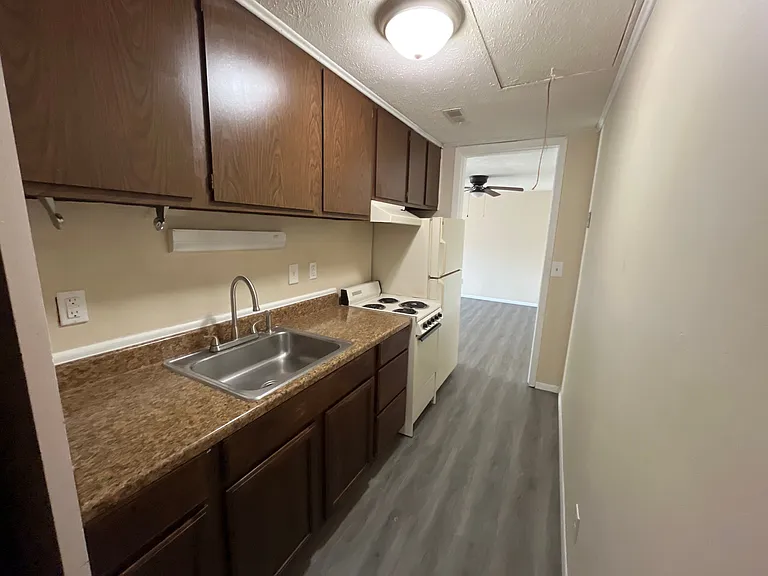 Evergreen Apartments & Townhouses in Belpre, OH — Photo 10