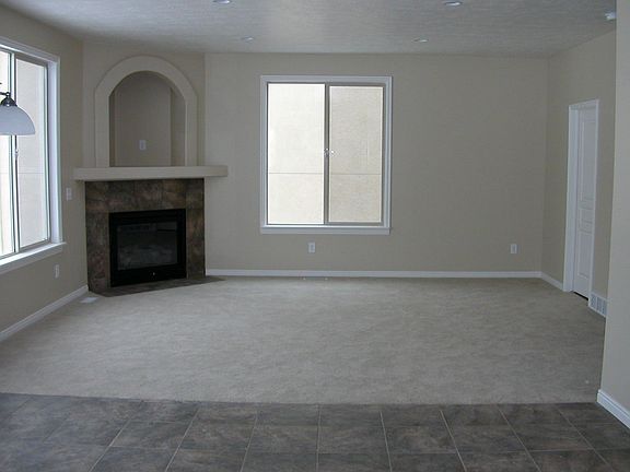 7058 W 8090 S - 04 Great Room_05012013