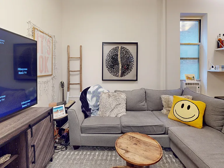 107 W 68th St #3D — Photo 2