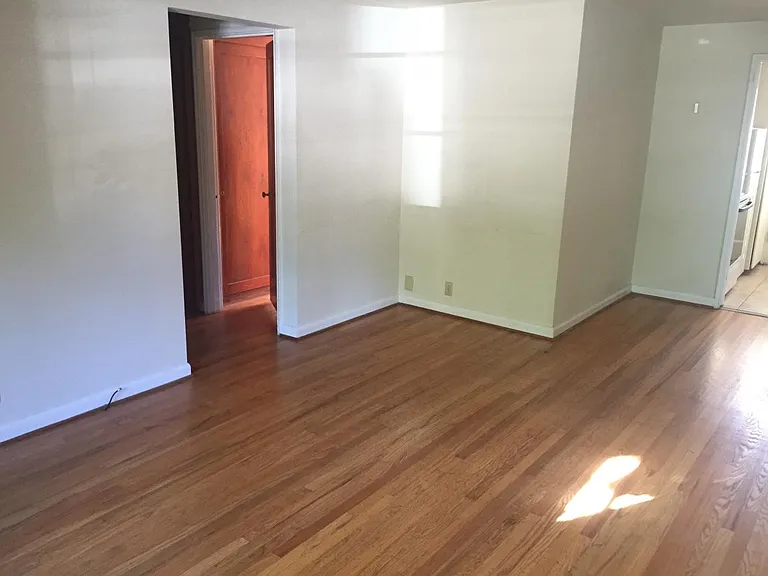 427 NE Ravenna Blvd — Photo 2
