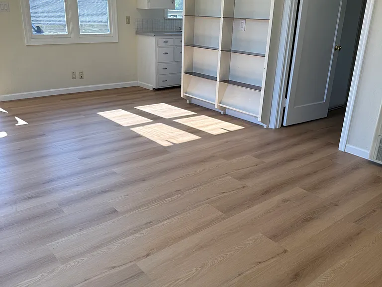 2833 1/2 Sinclair Ave — Photo 4
