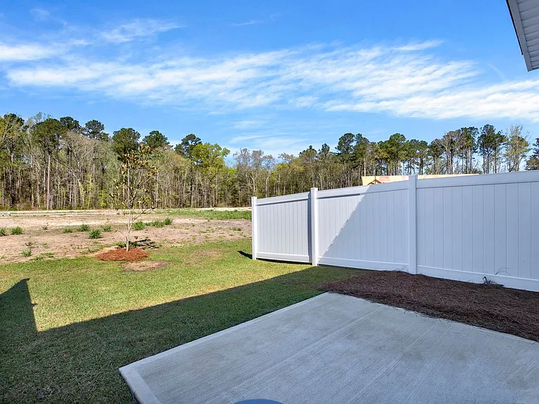77 Dorsey Dr — Photo 33