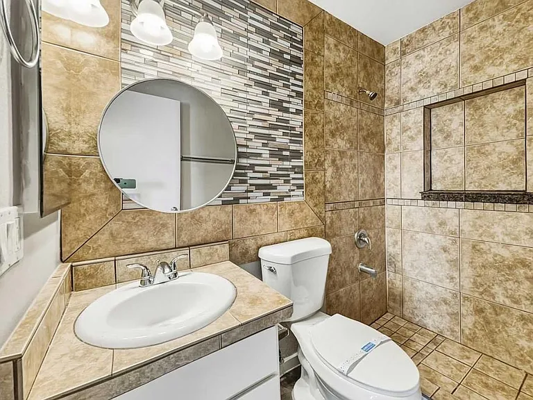 238 W Garfield Ave — Photo 3