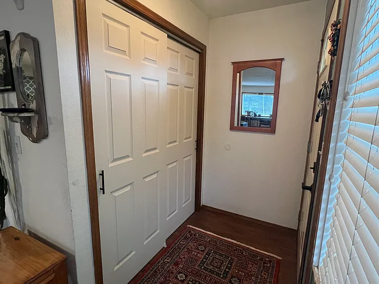 305 Mesa Dr — Photo 4
