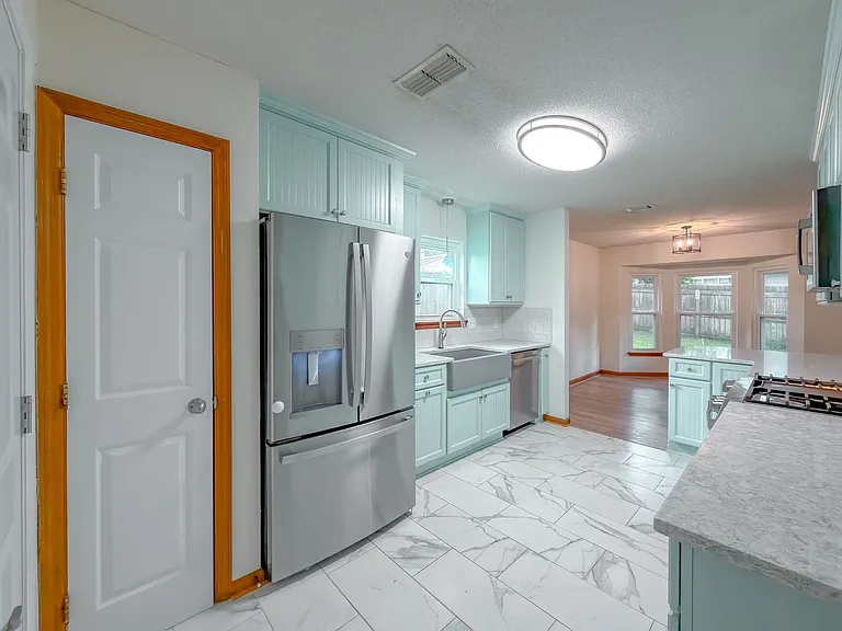 776 Lupine Ln — Photo 17
