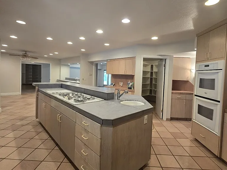 1176 W San Bruno Ave — Photo 23