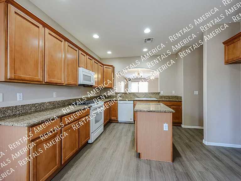 876 E Riviera Pl — Photo 7