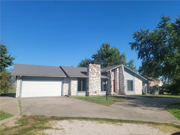 1 Canary Cir, Iola, KS 66749