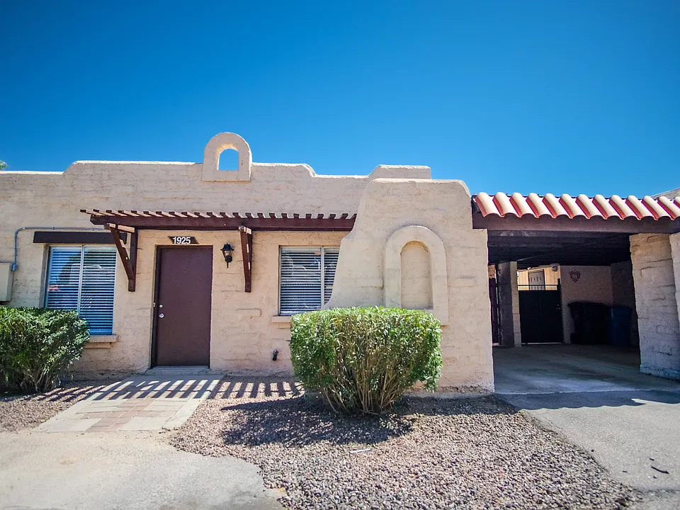 1925 W Amy Dr