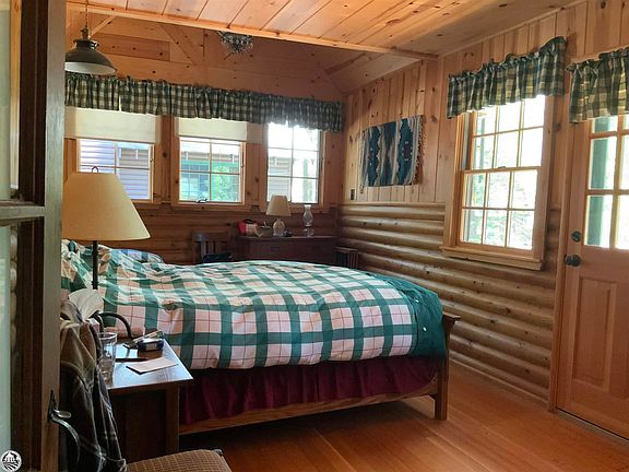 4th image of 213 Sugarpine