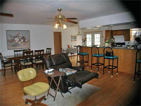 Nice size dining area