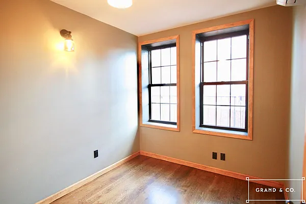 Rented by Grand & Co. | media 128