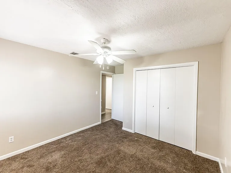 1329 Windsor St #2 — Photo 14