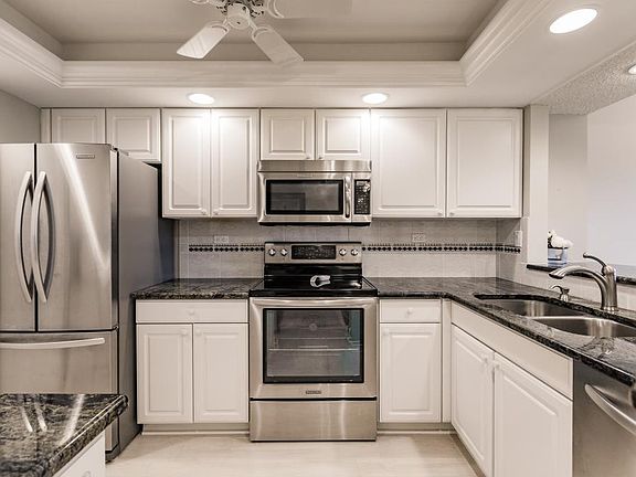 3rd image of 651 Seaview Ct APT 210
