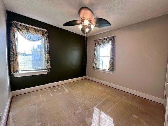 4th image of 806 E 5th Ave
