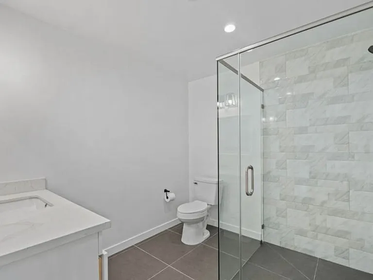 10914 Columbus Ave — Photo 5