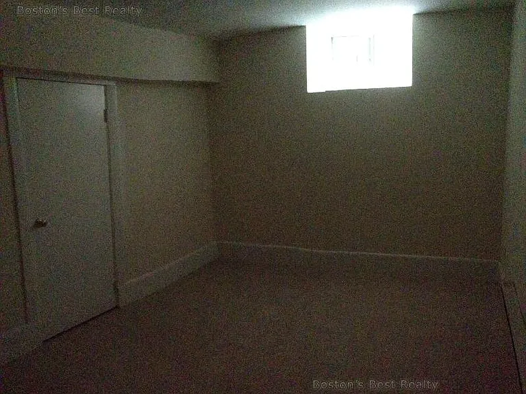 136 Chiswick Rd #B — Photo 11