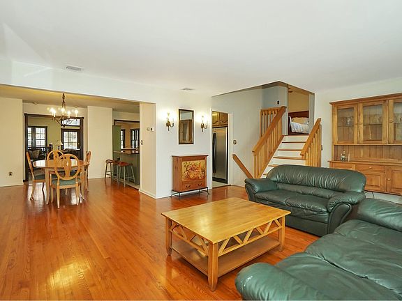 5th image of 24 Wood Dr