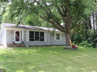 430 County Road B2 W, Roseville, MN 55113