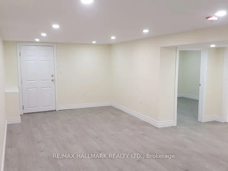 9884 Bayview Ave #LOWER — Photo 3
