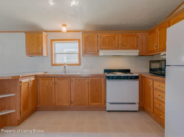 209 2nd St SW, Belfield, ND 58622