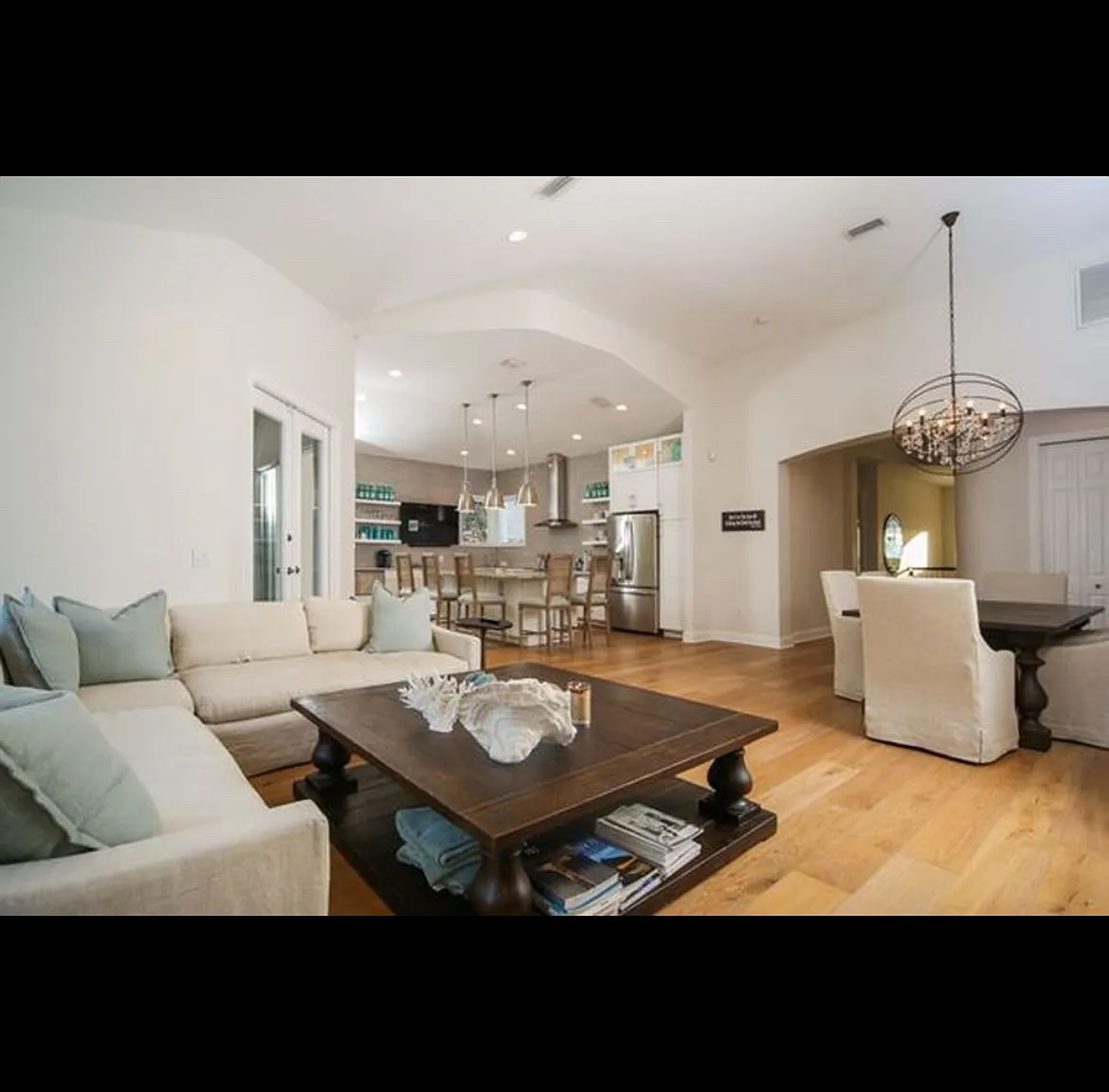 4 bed, 3.5 bath, 2700 sqft, $6,750 — Photo 3