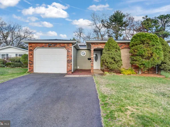 4 Campion Ct, Brick, NJ 08724