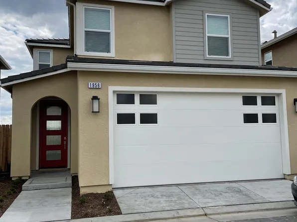 1956 Kelly Ln, Clovis, CA 93611