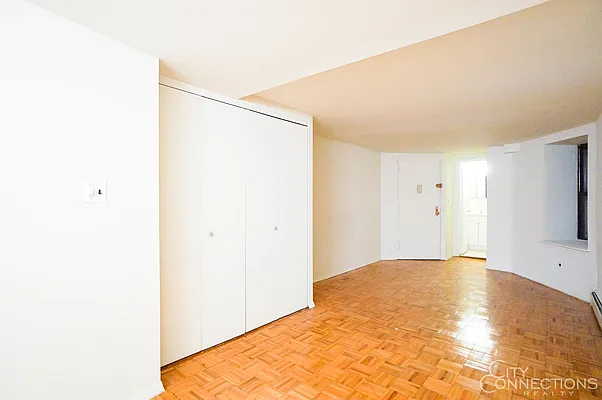 Rented by City Connections Realty | media 6