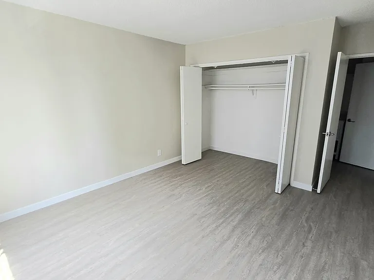 #205 - SPACIOUS BEDROOM! $1925 with Rent Special: Half-off One Month's Rent!