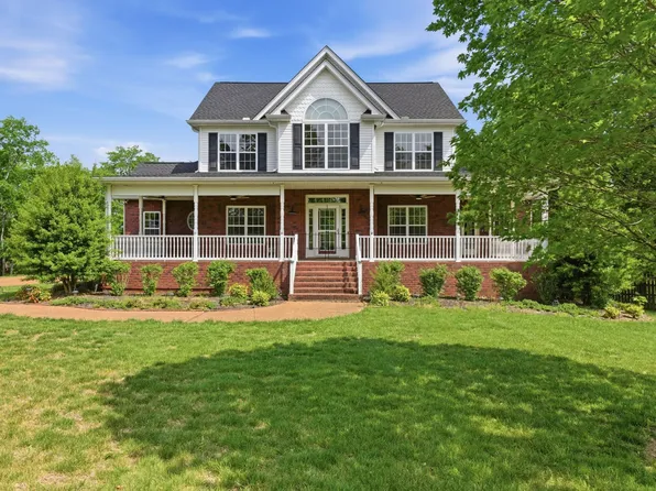1013 Cabriolet Ct, Gallatin, TN 37066