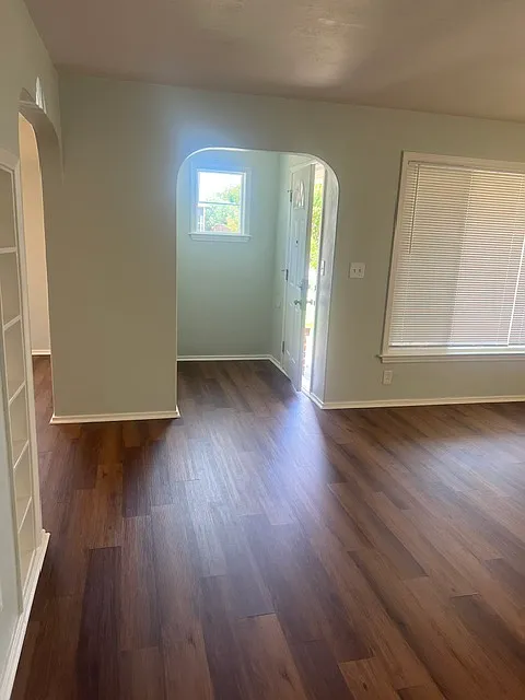3 bed, 1327 sqft, $2,400 — Photo 3
