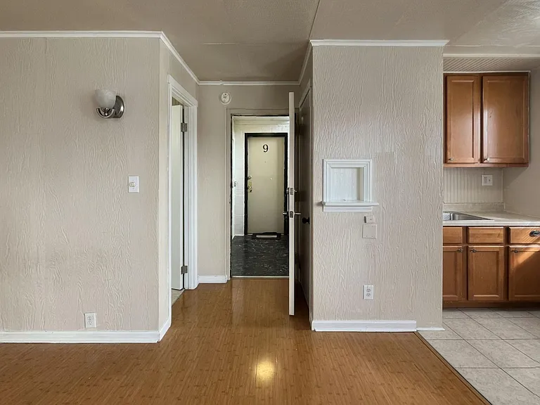3306 3rd St #8 — Photo 7