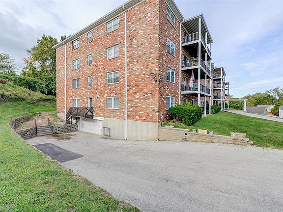 3rd image of 3107 Garnette Dr APT B3