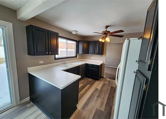 5 bed, 1999 sqft, $4,378 — Photo 2