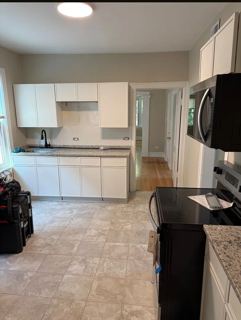 3 bed, 1.0 bath, 1000 sqft, $1,800 — Photo 2