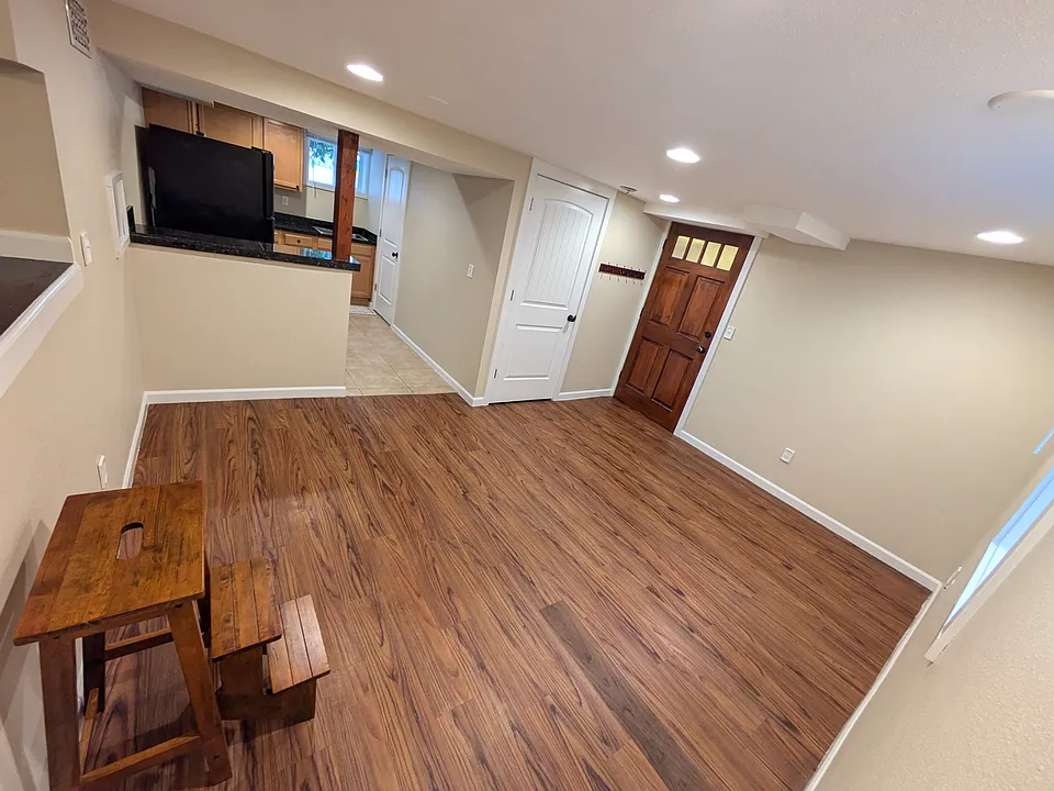 3280 SE Main St