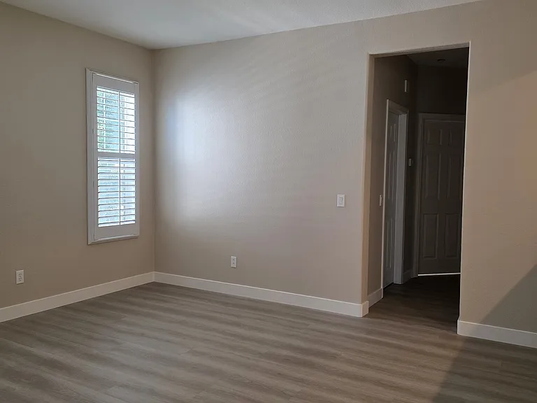 1245 McFadden Dr — Photo 4