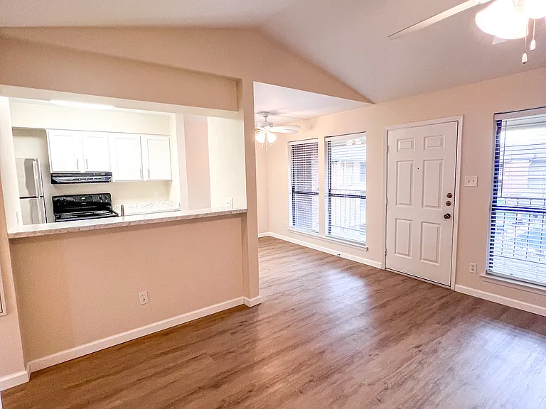 Rockwood Apartments — Photo 6