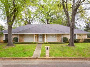 902 Weston Ct, Longview, TX 75604