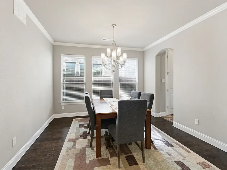 7452 Reverchon Dr — Photo 6
