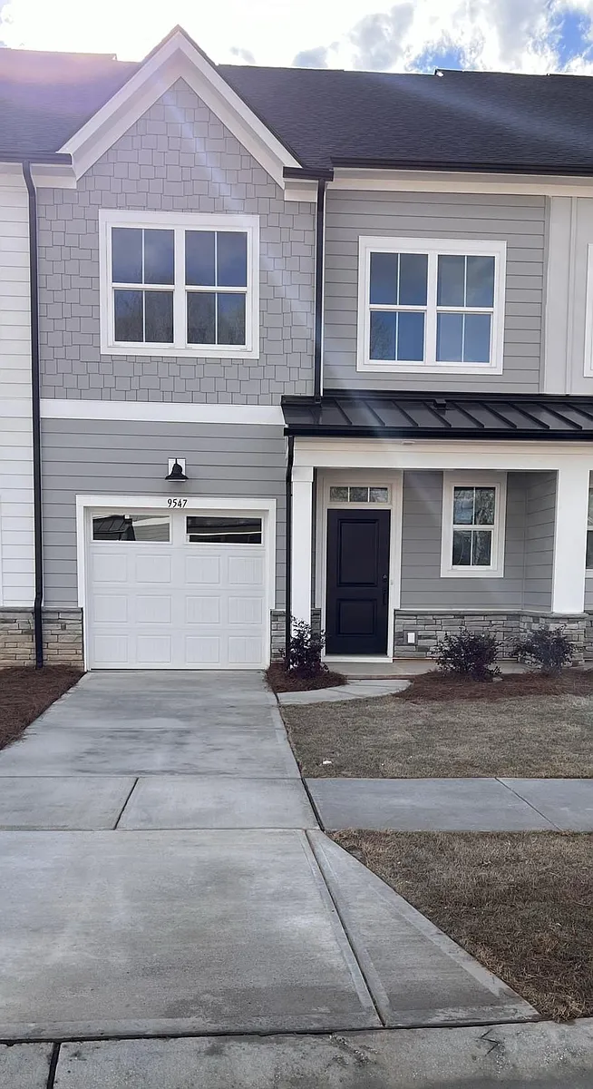 Building Photo - 9547 Munsing Dr