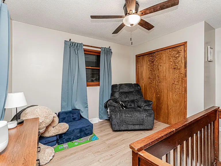 1011 Skyline Dr — Photo 24